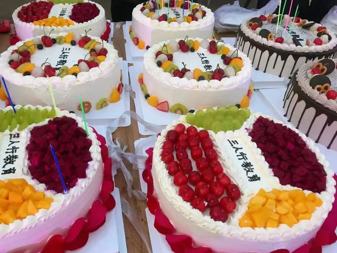 济南三人行画室生日会