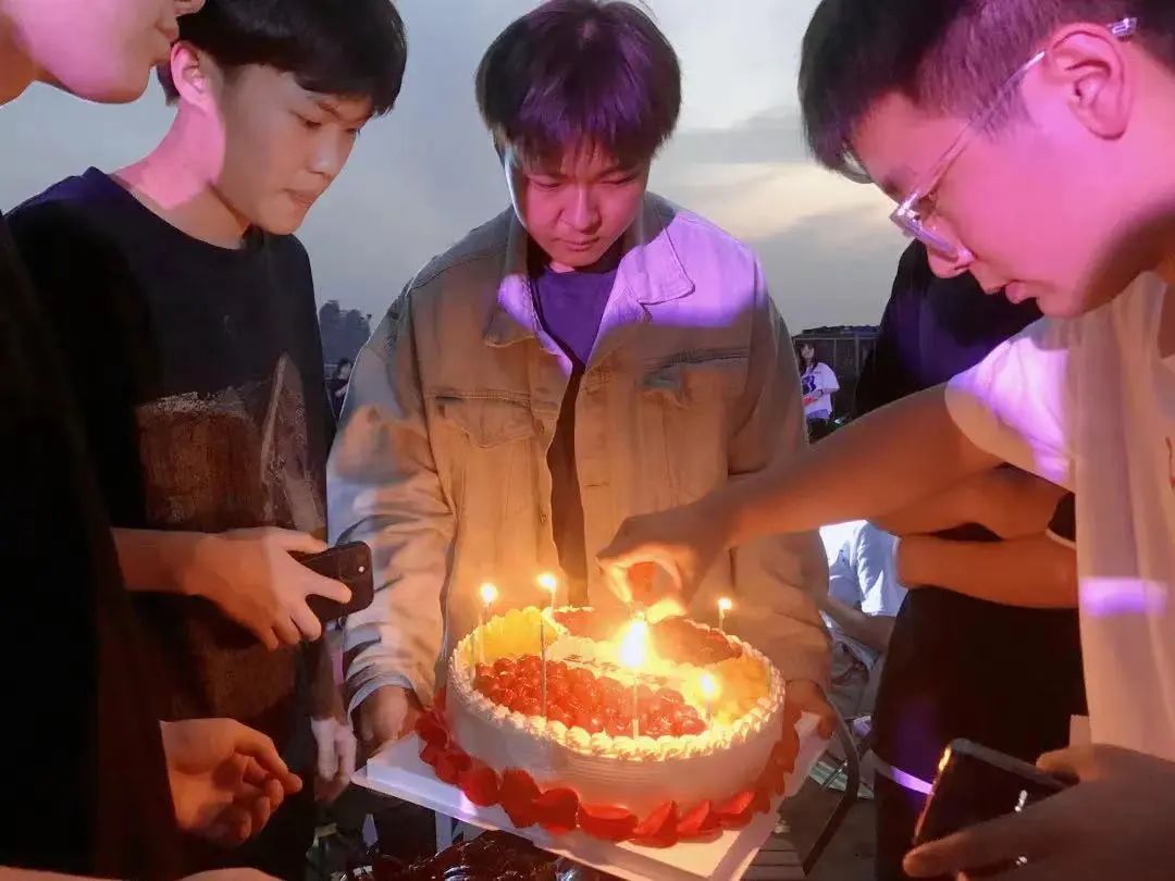 济南三人行画室生日会