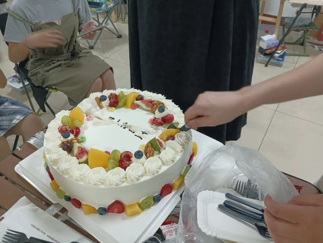 济南三人行画室生日会