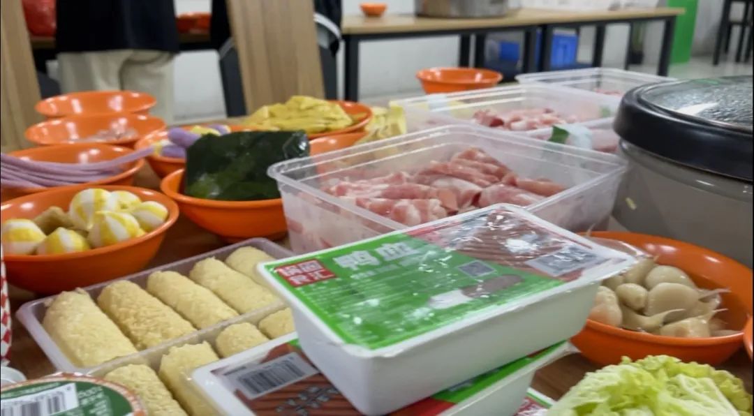 济南三人行画室火锅美食节