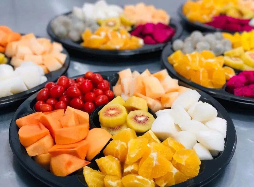 济南三人行画室水果派对